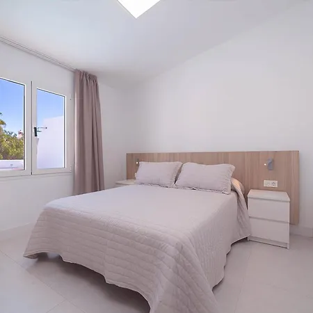 Nina Lanzarote * פוארטו דל כרמן